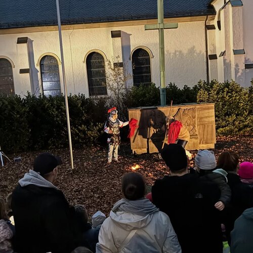 In der vergangenen Woche fand unser diesjähriges St. Martinsspiel mit anschließendem Laternenumzug statt. Wie jedes Jahr...