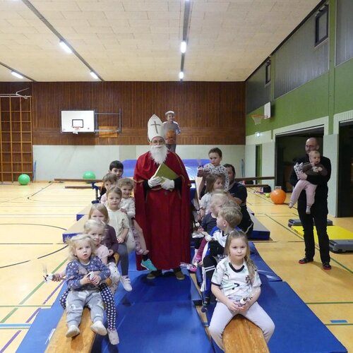 In den vergangenen zwei Wochen besuchten der Nikolaus und seine Helfer die Kindergruppen aller Abteilungen. Er schaute...
